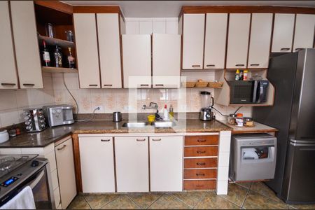 Apartamento à venda com 160m², 4 quartos e 2 vagas Apartamento à venda com 160m², 4 quartos e 2 vagasCozinha