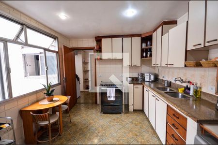 Apartamento à venda com 160m², 4 quartos e 2 vagas Apartamento à venda com 160m², 4 quartos e 2 vagasCozinha