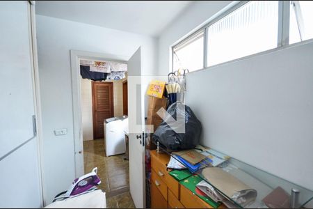 Apartamento à venda com 160m², 4 quartos e 2 vagas Apartamento à venda com 160m², 4 quartos e 2 vagasQuarto de Serviço
