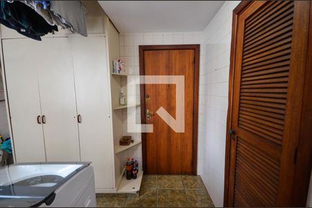 Apartamento à venda com 160m², 4 quartos e 2 vagas Apartamento à venda com 160m², 4 quartos e 2 vagasÁrea de Serviço