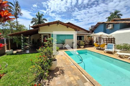 Quintal de casa à venda com 3 quartos, 140m² em Maravista, Niterói