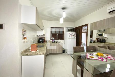 Casa à venda com 98m², 2 quartos e 2 vagasCozinha e Área de Serviço