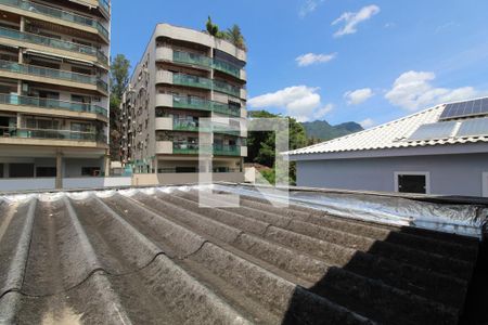 Casa de condomínio à venda com 500m², 4 quartos e 6 vagasTelhado que suporta mais um andar