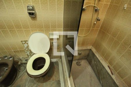 Casa de condomínio à venda com 500m², 4 quartos e 6 vagasBanheiro do hall entre os quarto 1 e 2