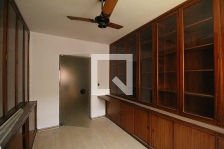 Casa de condomínio à venda com 500m², 4 quartos e 6 vagasEscritório