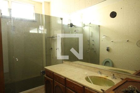 Casa de condomínio à venda com 500m², 4 quartos e 6 vagasBanheiro da suíte 2