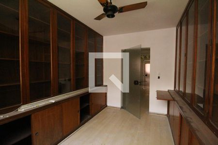 Casa de condomínio à venda com 500m², 4 quartos e 6 vagasEscritório