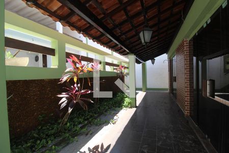 Casa de condomínio à venda com 500m², 4 quartos e 6 vagasFundos da casa