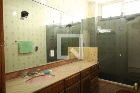 Casa de condomínio à venda com 500m², 4 quartos e 6 vagasBanheiro da suíte 1