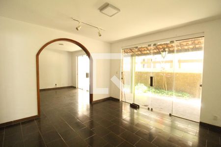 Casa de condomínio à venda com 500m², 4 quartos e 6 vagasSala 2