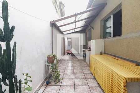 Casa à venda com 210m², 4 quartos e 3 vagas Casa à venda com 210m², 4 quartos e 3 vagasQuintal - Casa 1