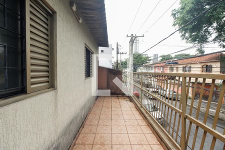 Casa à venda com 210m², 4 quartos e 3 vagas Casa à venda com 210m², 4 quartos e 3 vagasVaranda - Casa 1