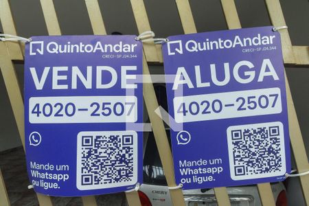 Casa à venda com 210m², 4 quartos e 3 vagas Casa à venda com 210m², 4 quartos e 3 vagasFachada