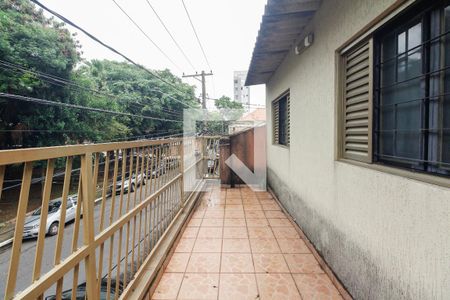 Casa à venda com 210m², 4 quartos e 3 vagas Casa à venda com 210m², 4 quartos e 3 vagasVaranda - Casa 1