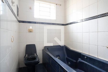 Casa à venda com 512m², 4 quartos e 6 vagasBanheiro da suíte