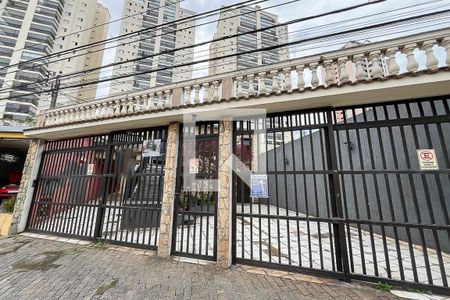 Casa à venda com 512m², 4 quartos e 6 vagasFachada + plaquinha