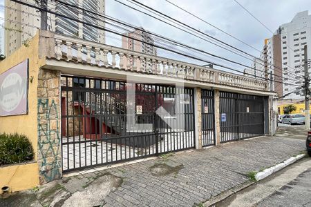 Casa à venda com 512m², 4 quartos e 6 vagasFachada + plaquinha