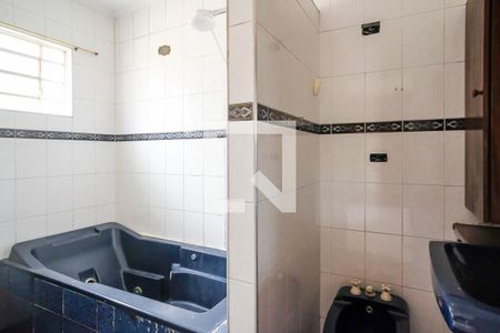 Casa à venda com 512m², 4 quartos e 6 vagasBanheiro da suíte