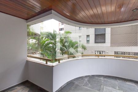 Apartamento para alugar com 216m², 3 quartos e 3 vagasVaranda