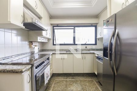 Apartamento à venda com 250m², 4 quartos e 4 vagasCozinha