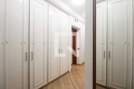 Apartamento à venda com 250m², 4 quartos e 4 vagasCorredor de Acesso aos Quartos