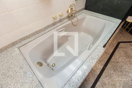 Apartamento à venda com 250m², 4 quartos e 4 vagasBanheiro Suíte 2