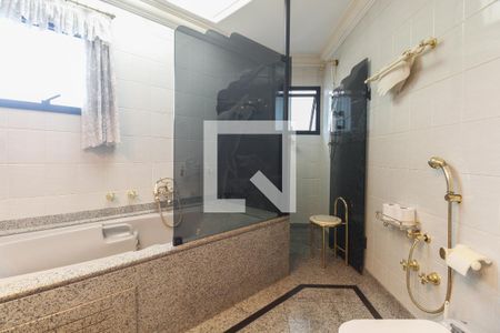 Apartamento à venda com 250m², 4 quartos e 4 vagasBanheiro Suíte 2