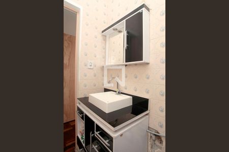 Banheiro de apartamento à venda com 1 quarto, 47m² em Santana, Porto Alegre