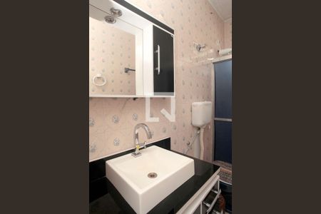 Banheiro de apartamento à venda com 1 quarto, 47m² em Santana, Porto Alegre