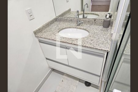 Banheiro de kitnet/studio para alugar com 1 quarto, 27m² em Liberdade, São Paulo