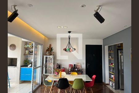 Apartamento à venda com 100m², 3 quartos e 2 vagasSala