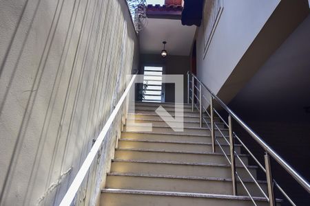 Entrada de casa para alugar com 4 quartos, 306m² em Jardim Londrina, São Paulo
