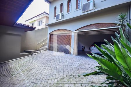 Garagem de casa para alugar com 4 quartos, 306m² em Jardim Londrina, São Paulo