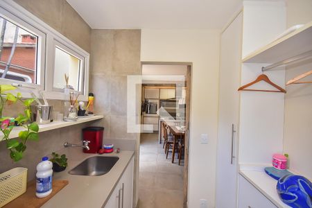 Área de Serviço de casa para alugar com 4 quartos, 306m² em Jardim Londrina, São Paulo
