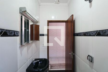 Casa para alugar com 360m², 3 quartos e 5 vagasBanheiro de serviço