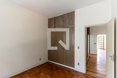 Casa à venda com 345m², 4 quartos e 2 vagas Casa à venda com 345m², 4 quartos e 2 vagasQuarto 4