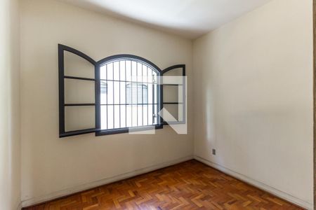 Casa à venda com 345m², 4 quartos e 2 vagas Casa à venda com 345m², 4 quartos e 2 vagasQuarto 4