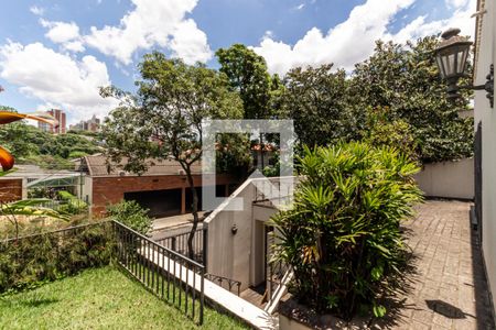 Casa à venda com 345m², 4 quartos e 2 vagas Casa à venda com 345m², 4 quartos e 2 vagasVaranda Frontal