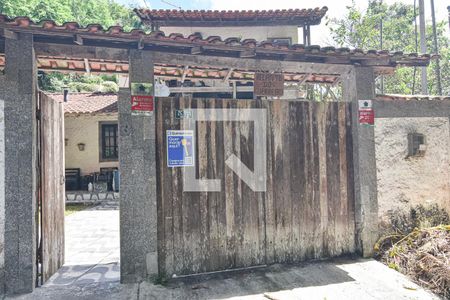 Casa à venda com 613m², 4 quartos e 5 vagasFachada 