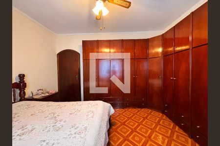 Casa à venda com 212m², 4 quartos e 2 vagasQuarto 2