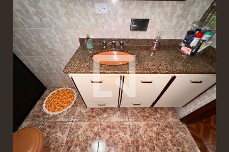 Casa à venda com 212m², 4 quartos e 2 vagasBanheiro 