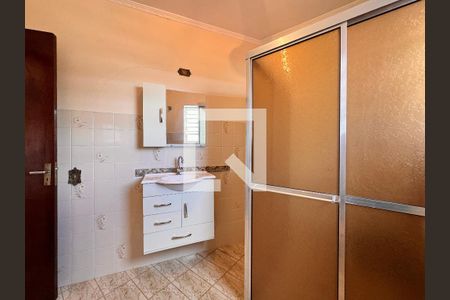 Casa à venda com 212m², 4 quartos e 2 vagasBanheiro da suíte da edícula 