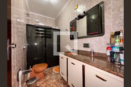 Casa à venda com 212m², 4 quartos e 2 vagasBanheiro 