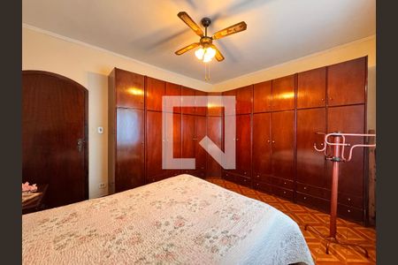 Casa à venda com 212m², 4 quartos e 2 vagasQuarto 2