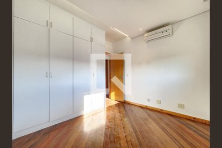 Apartamento para alugar com 280m², 4 quartos e 4 vagas Apartamento para alugar com 280m², 4 quartos e 4 vagasQuarto 3