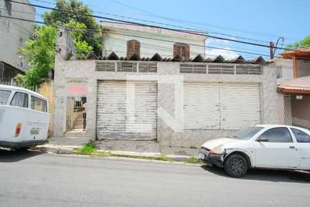 Fachada de casa à venda com 3 quartos, 200m² em Penha de França, São Paulo