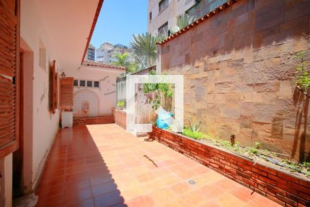 Casa à venda com 1000m², 5 quartos e 5 vagasQuintal / lateral