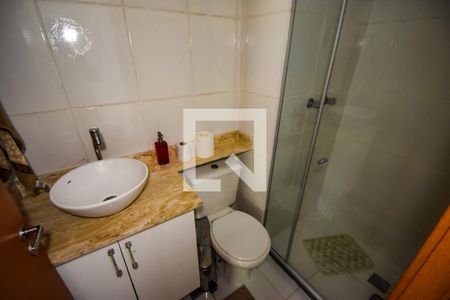 Banheiro Social de apartamento para alugar com 2 quartos, 55m² em Todos Os Santos, Rio de Janeiro