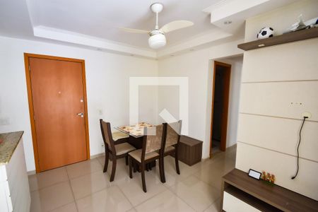 Sala de apartamento para alugar com 2 quartos, 55m² em Todos Os Santos, Rio de Janeiro