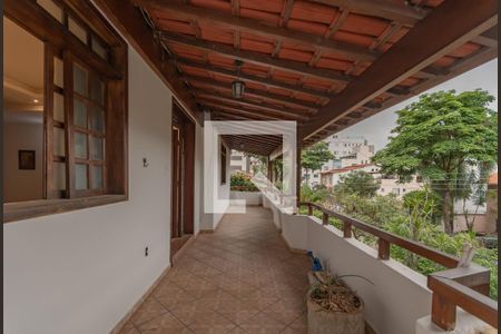 Casa à venda com 502m², 5 quartos e 5 vagasVaranda